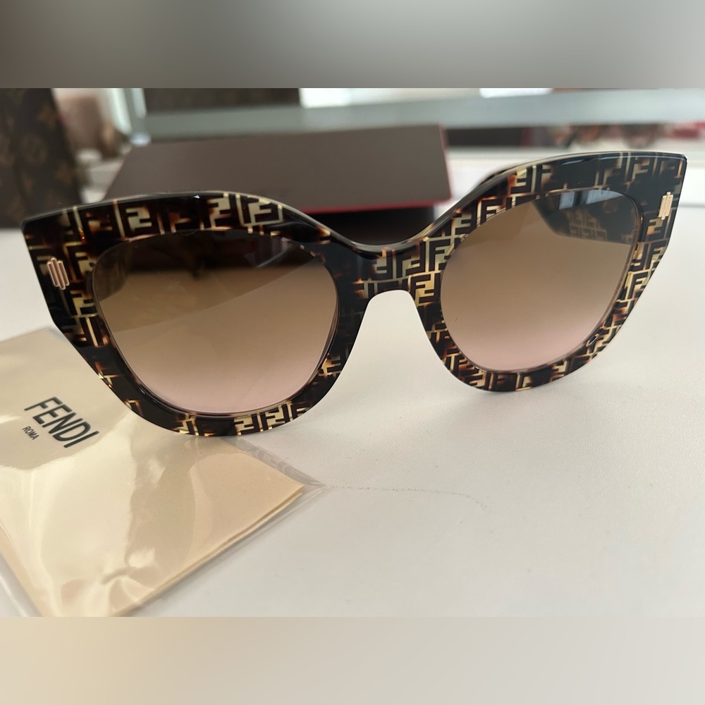 Sunglasses 🤎